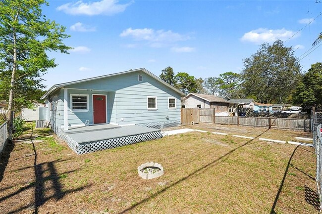8902 El Portal Dr in Tampa, FL - Building Photo - Building Photo