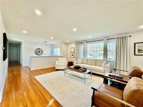 60 Briar Hill Rd in Norwich, CT - Building Photo - Building Photo