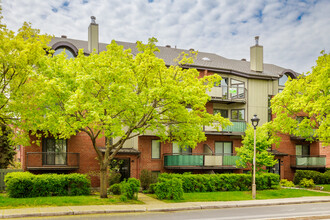 300 Caisse Rue in Verdun, QC - Building Photo - Building Photo