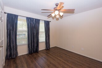 5923 Bonita Creek in Missouri City, TX - Foto de edificio - Building Photo