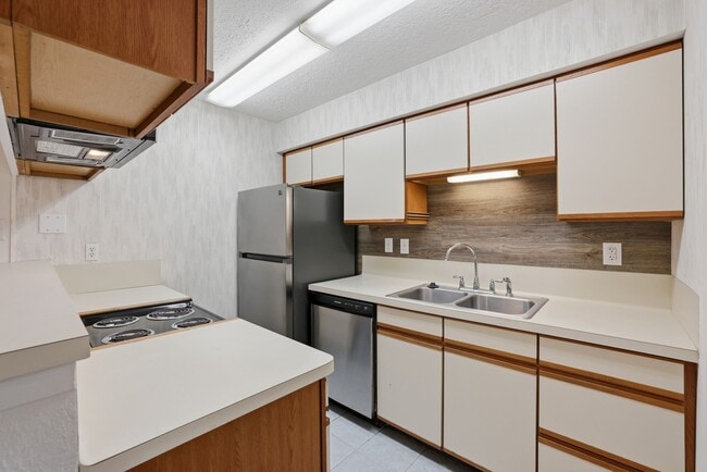 property at 1433 Cedar Post Ln