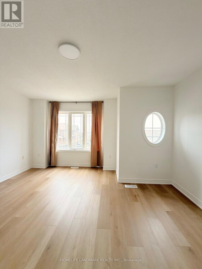 60 Bloom Cres in Hamilton, ON - Building Photo - Building Photo