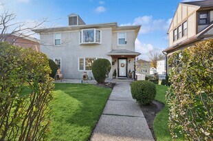 138 Colonial Pl in New Rochelle, NY - Building Photo