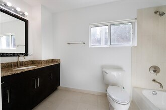 2020 Prairie Ave, Unit 202 in Miami Beach, FL - Building Photo - Building Photo