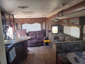 19188 Glendale Ave, Unit 29ft trailer in Hesperia, CA - Foto de edificio - Building Photo