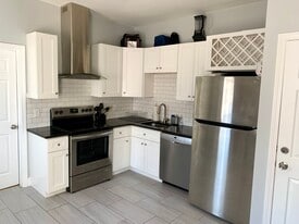 153 Chestnut St, Unit 1 in Waltham, MA - Building Photo