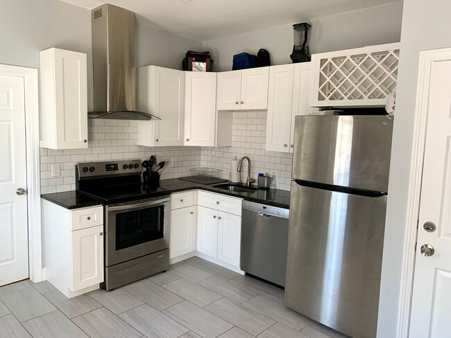 153 Chestnut St, Unit 1, Unit 1