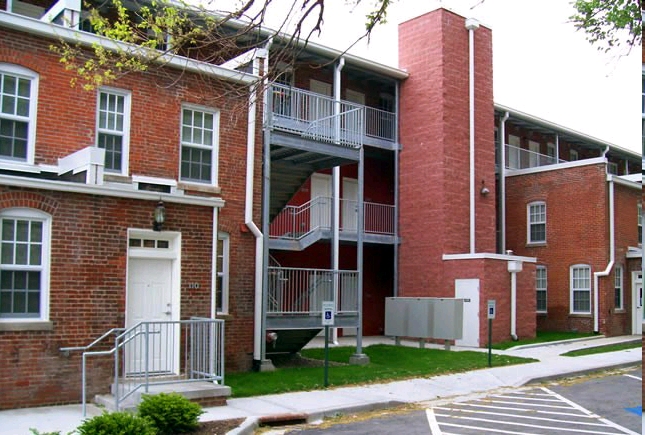 San Regis Apartments in St. Joseph, MO - Building Photo - Building Photo