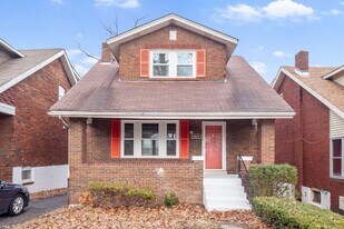 6825 Plymouth Ave in University City, MO - Building Photo