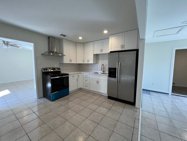 property at 1021 Sandalwood Dr