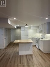 32 Uxbridge Crescent in Ottawa, ON - Building Photo - Building Photo