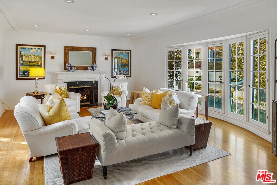 10614 Le Conte Ave in Los Angeles, CA - Building Photo