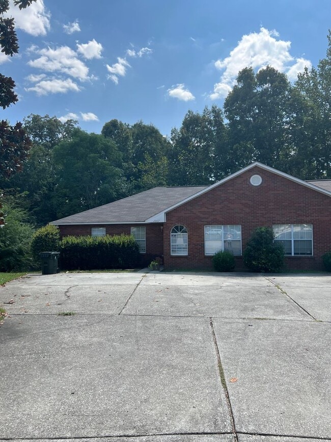 property at 2009 Bluff Ct