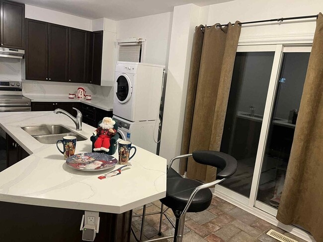 2299 Wiseman Crt in Mississauga, ON - Building Photo - Building Photo