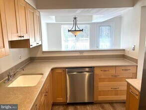 10713 Hampton Mill Terrace in North Bethesda, MD - Building Photo - Building Photo