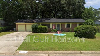 8053 Malibu Cir in Pensacola, FL - Building Photo