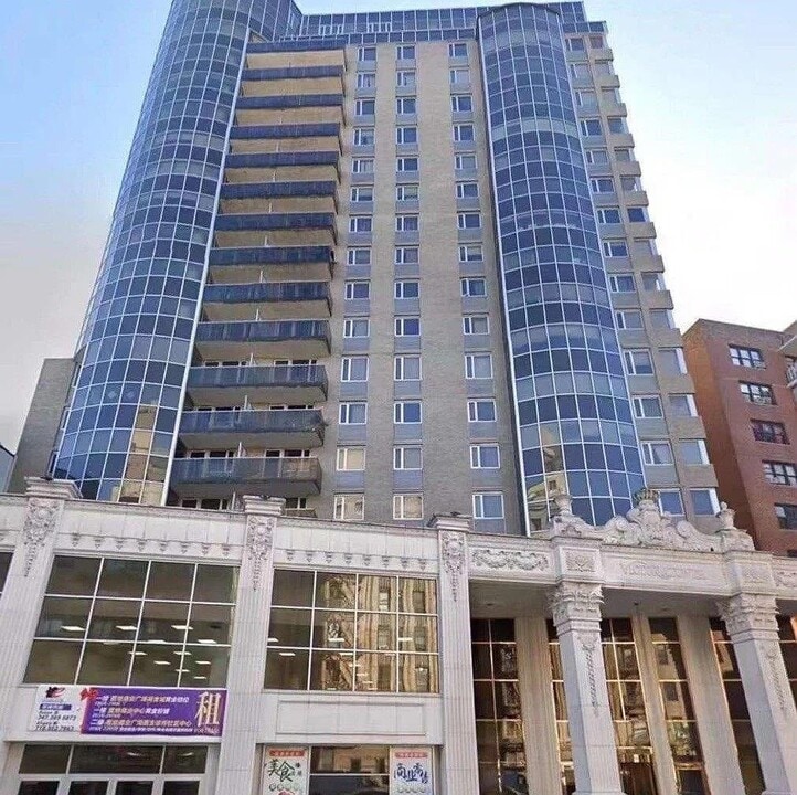 133-38 Sanford Ave in Queens, NY - Building Photo