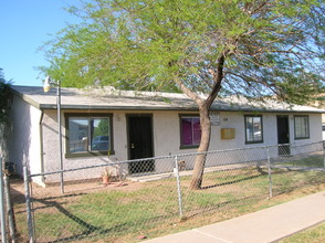 154 W Brighton Ave in El Centro, CA - Building Photo - Building Photo