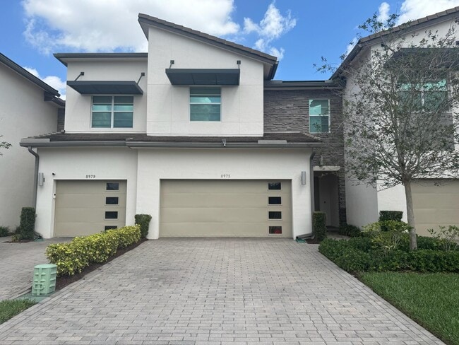 property at 8975 Kingsmoor Wy