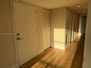 16546 NE 26th Ave in North Miami Beach, FL - Building Photo - Building Photo