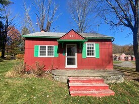 209 Cottage Ln in Cresco, PA - Building Photo