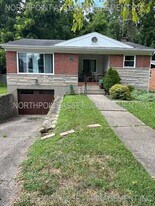 7879 Greenland Pl in Cincinnati, OH - Building Photo