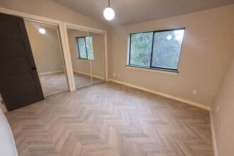 5320 Cirque Dr W in University Place, WA - Building Photo - Building Photo