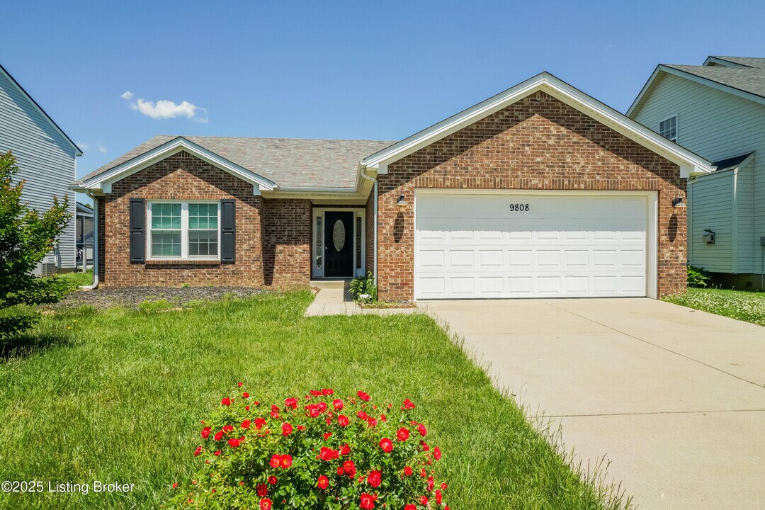 9808 Brooks Bend Rd in Louisville, KY - Building Photo