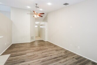 4537 Steel Dust Ln, Unit 1002 in Lutz, FL - Foto de edificio - Building Photo