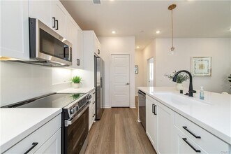 136 Ruby Rd in Mission Viejo, CA - Building Photo - Building Photo