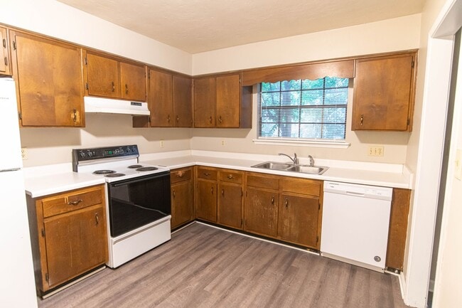 2201 Hartsfield Rd in Tallahassee, FL - Foto de edificio - Building Photo