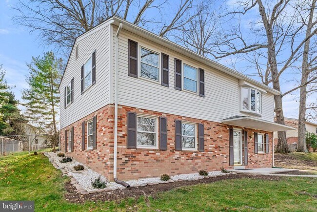 13719 McGill Dr in Chantilly, VA - Building Photo - Building Photo