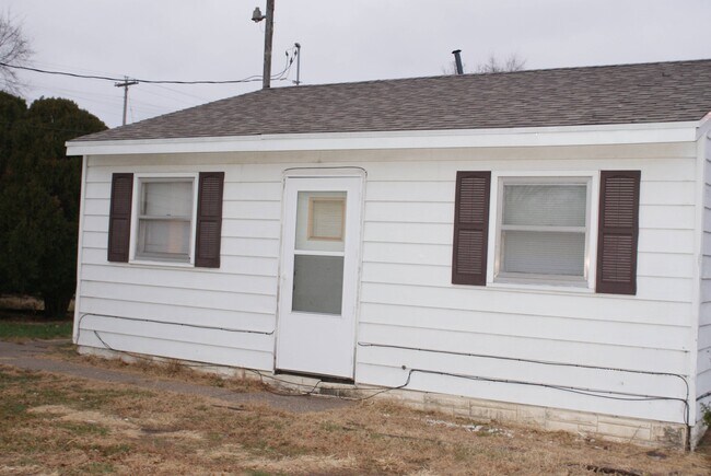402 Moore St in Fruitland, IA - Building Photo - Building Photo