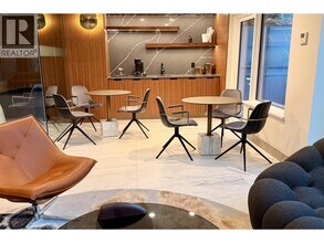 423 6th St in West Vancouver, BC - Building Photo - Building Photo