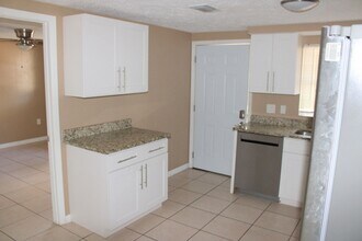 7140 Bellaire Terrace in New Port Richey, FL - Building Photo - Building Photo