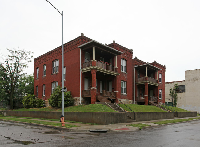 2619-2625 E 30th St in Kansas City, MO - Building Photo - Building Photo