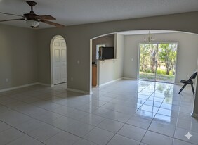 4630 Ashburn Square Dr in Tampa, FL - Building Photo