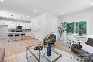 6323 Carver Blvd in Charlotte, NC - Building Photo