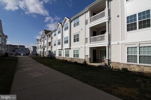 136 Lionheart Ln, Unit 136 in West Deptford, NJ - Building Photo