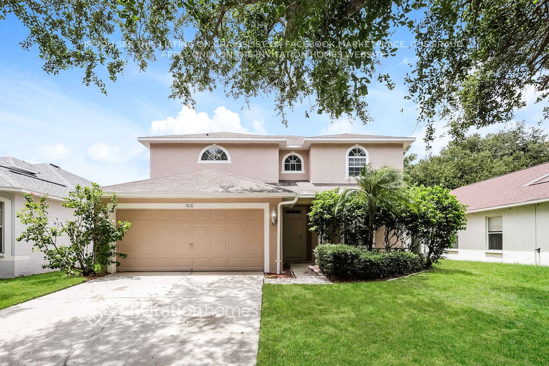9820 White Barn Way in Riverview, FL - Building Photo