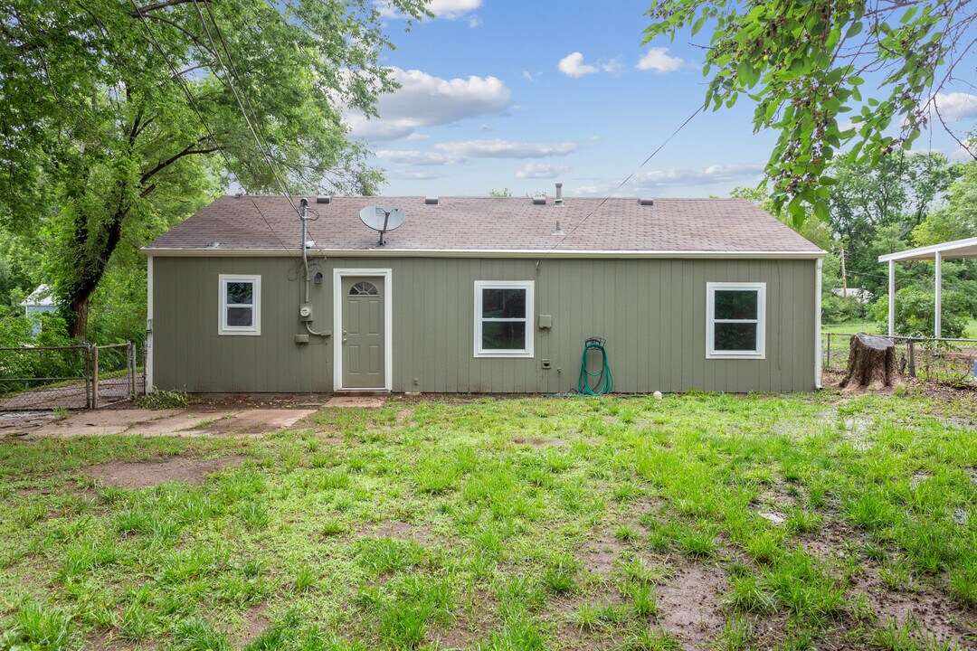 6543 N East Park View St in Park City, KS - Building Photo