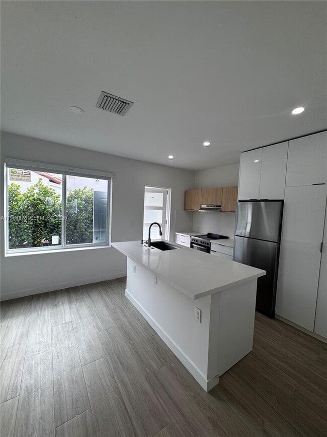 2855 Royal Palm Ave in Miami Beach, FL - Building Photo - Building Photo