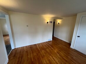 107 Douglas Ave, Unit A in Liverpool, NY - Building Photo - Building Photo