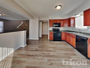 561 Grassy Bend Dr in Greenwood, IN - Foto de edificio - Building Photo