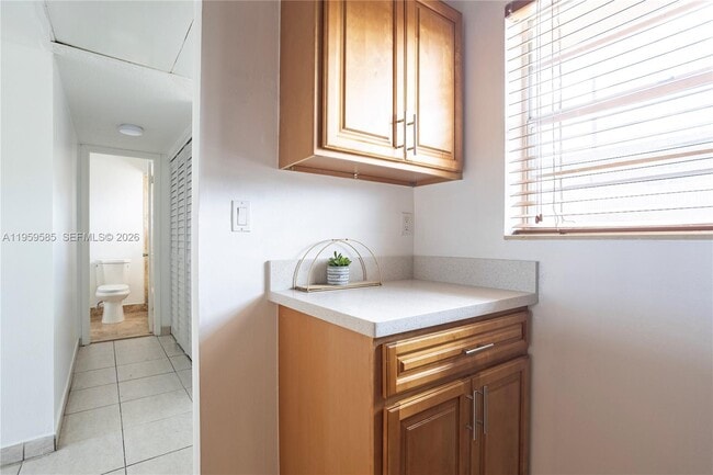 5021 W Oakland Park Blvd in Lauderdale Lakes, FL - Building Photo - Building Photo