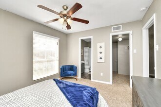 12211 Fondren Rd in Houston, TX - Foto de edificio - Building Photo