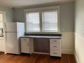 43 Roslyn St, Unit 2 in Salem, MA - Foto de edificio - Building Photo