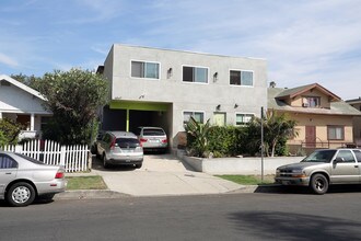 4847 Rosewood Ave in Los Angeles, CA - Building Photo - Building Photo