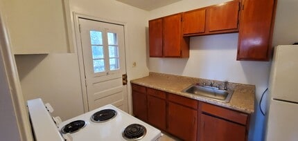 2512 Spring Garden St in Greensboro, NC - Building Photo - Building Photo