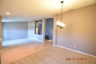 2712 Falling Leaves Dr in Valrico, FL - Building Photo - Building Photo